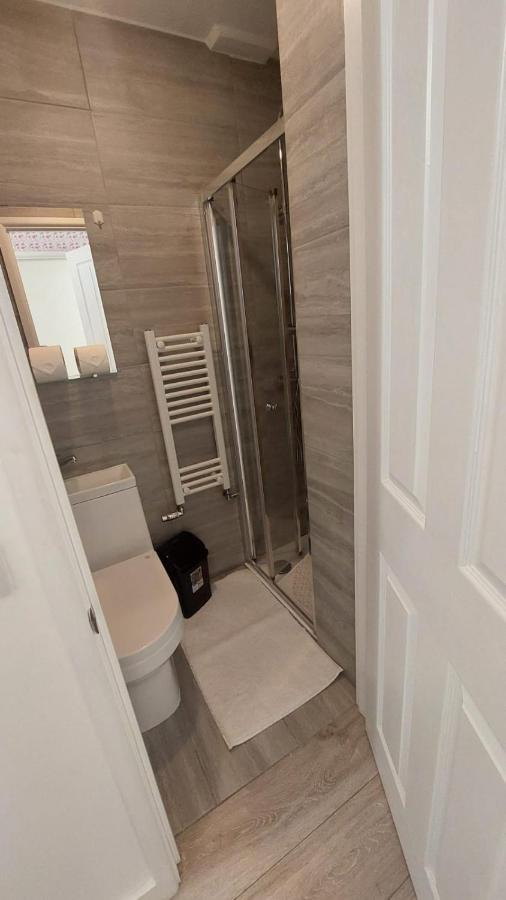 Double En-Suite Room Available In 3 Bed Apt ลอนดอน ภายนอก รูปภาพ